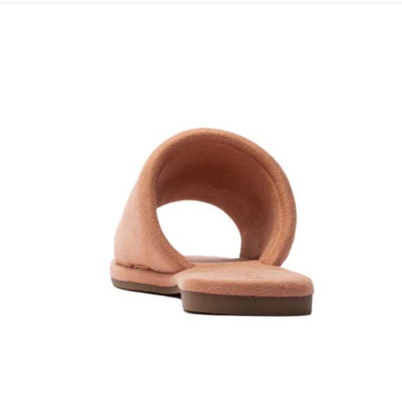 !! NEW !! Super Soft Slide Sandals in Blush - Picture 3 of 10